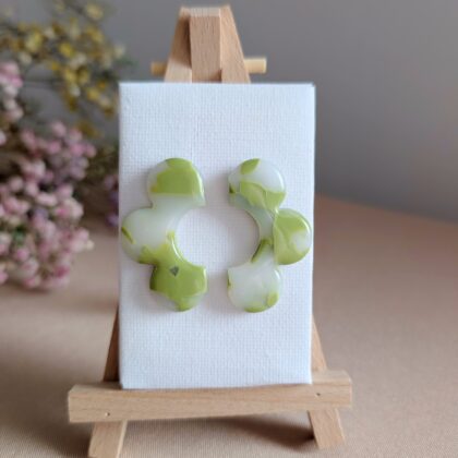 Duże soczyste zielone kwiaty - Ręcznie robione kolczyki z modeliny