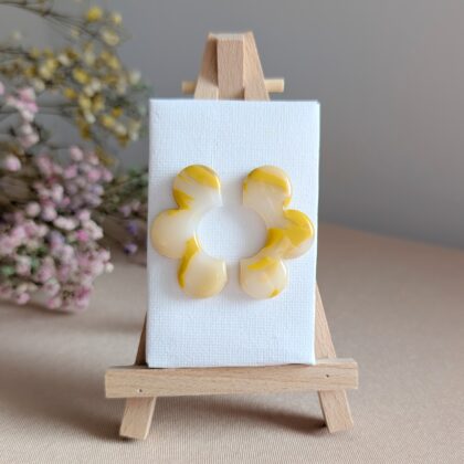 Duże soczyste żółte kwiaty - Ręcznie robione kolczyki z modeliny