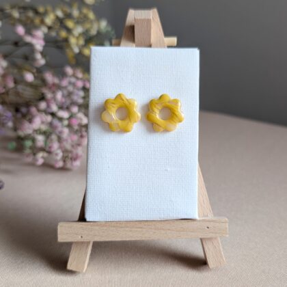 Żółte kwiatki mini - Ręcznie robione kolczyki z modeliny