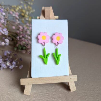 Różowe stokrotki z łodyżką