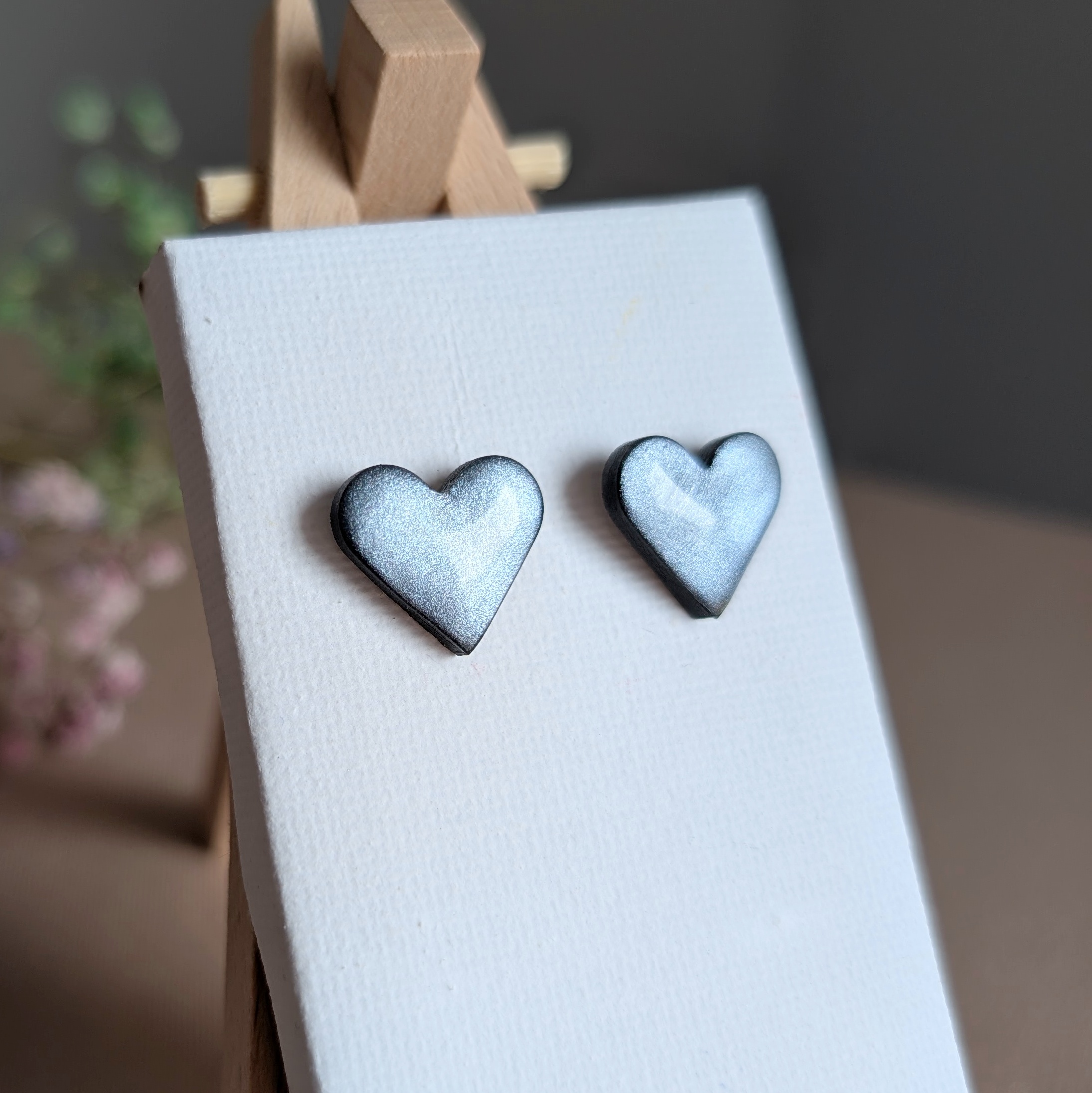 Metaliczne srebrne serduszka - obrazek 2