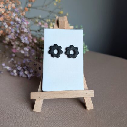 Czarne stokrotki - Ręcznie robione kolczyki z modeliny