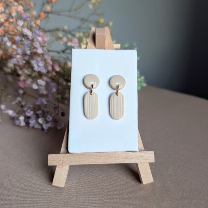 Eleganckie, wiszące, beżowe - Ręcznie robione kolczyki z modeliny