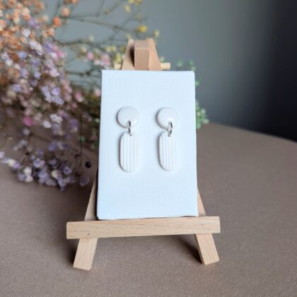Eleganckie, wiszące, białe - Ręcznie robione kolczyki z modeliny
