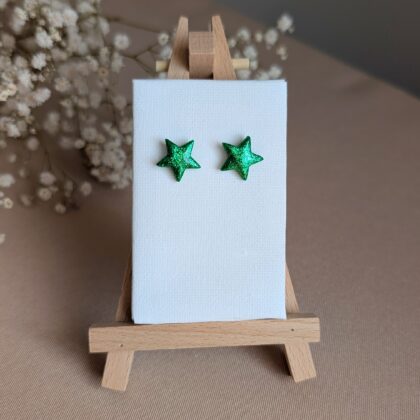 Świąteczne zielone gwiazdki - Ręcznie robione kolczyki z modeliny