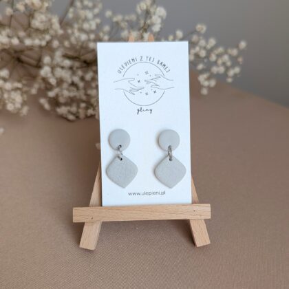 Szara harmonia - Ręcznie robione kolczyki z modeliny