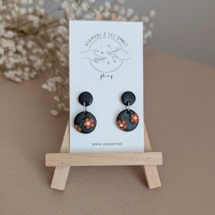 Urocze koła z motywem kwiatowym - Ręcznie robione kolczyki z modeliny