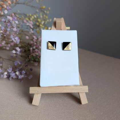 Czarne kwadraty z folią - Ręcznie robione kolczyki z modeliny