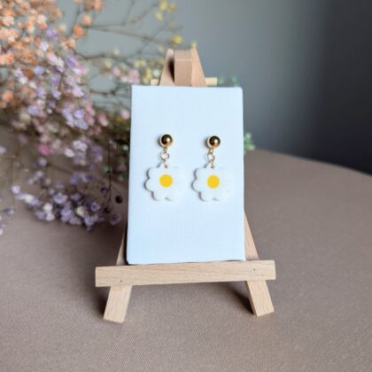 Wiszące stokrotki - Ręcznie robione kolczyki z modeliny