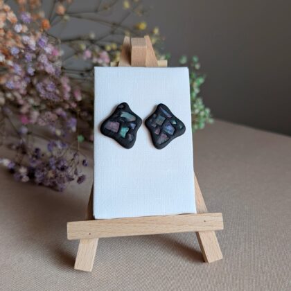 Perłowy dotyk czarny - Ręcznie robione kolczyki z modeliny