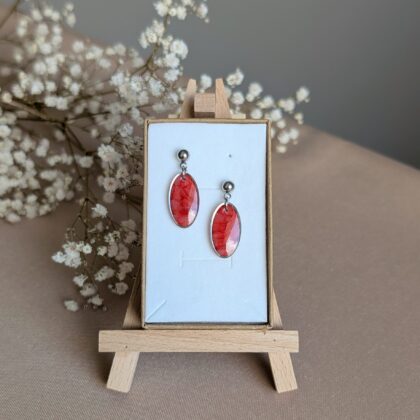 Czerwono-srebrny owalny marmurek - Ręcznie robione kolczyki z modeliny