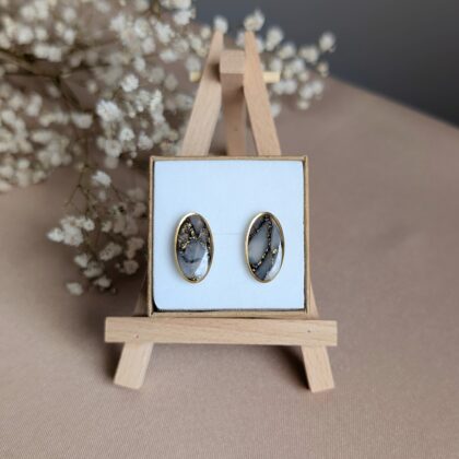 Czarno-złoty, owalny marmurek - Ręcznie robione kolczyki z modeliny