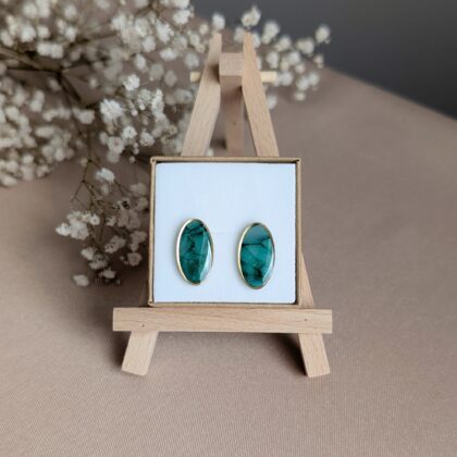 Szmaragdowo-złoty marmurek, sztyfty - Ręcznie robione kolczyki z modeliny