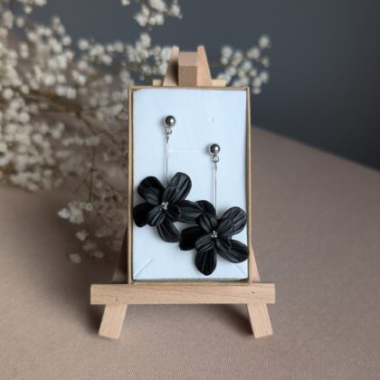 Czarne duże kwiaty - Ręcznie robione kolczyki z modeliny