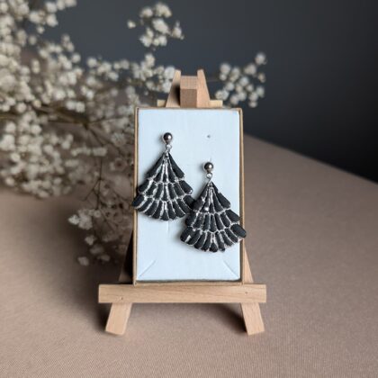 Czarno-srebrna choinka - Ręcznie robione kolczyki z modeliny