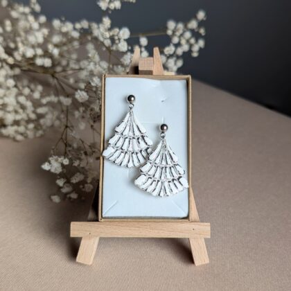 Biało-srebrna choinka - Ręcznie robione kolczyki z modeliny