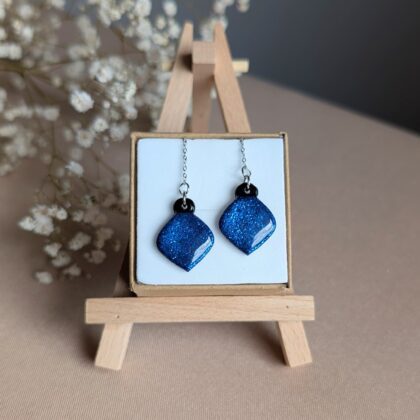 Niebieskie bombki na łańcuszku - Ręcznie robione kolczyki z modeliny