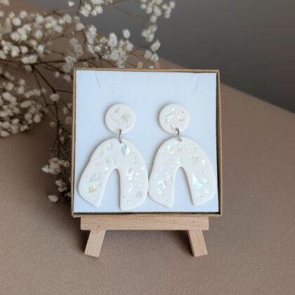 Perłowy przypływ - Ręcznie robione kolczyki z modeliny