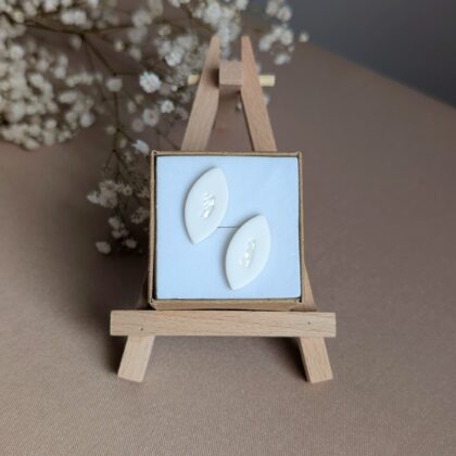 Minimalistyczne kolczyki z muszlą abalone