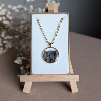 Okrągła zawieszka, czarno-złoty marmur