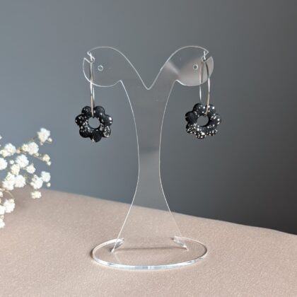 Czarne stokrotki wiszące - Ręcznie robione kolczyki z modeliny