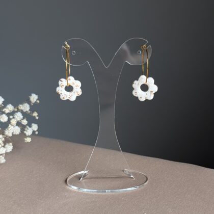 Białe stokrotki wiszące - Ręcznie robione kolczyki z modeliny